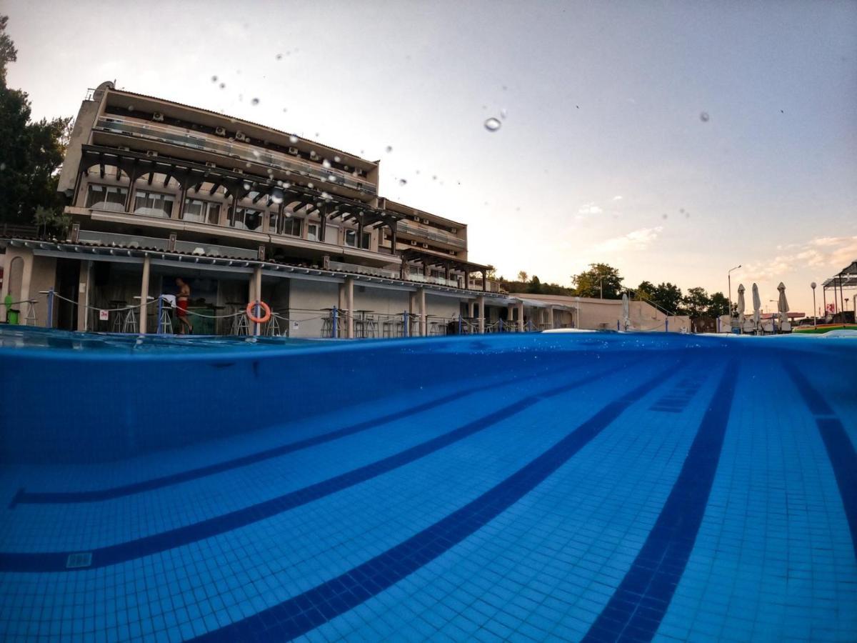 Plotini Hotel Dhidhimotikhon Bagian luar foto