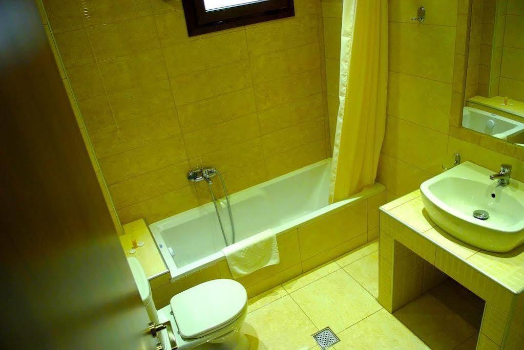 Plotini Hotel Dhidhimotikhon Bagian luar foto